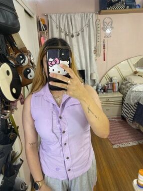 Mountain hardware shirt